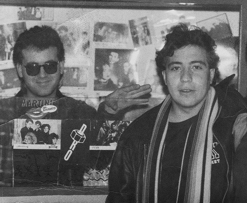 En la cabina de Gasolinera con Kata (1984)