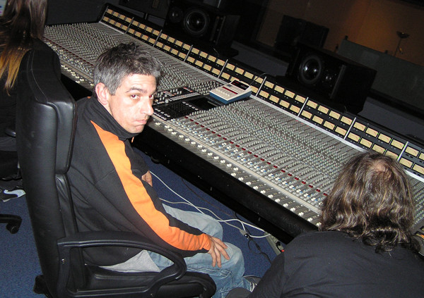 Finito de Badajoz, guitarra de Reincidentes en los estudios Sonora (2005)