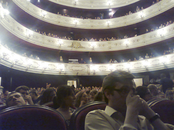 Sold out. Teatro Principal de Valencia. Revolver. Argán (MR, 2011)
